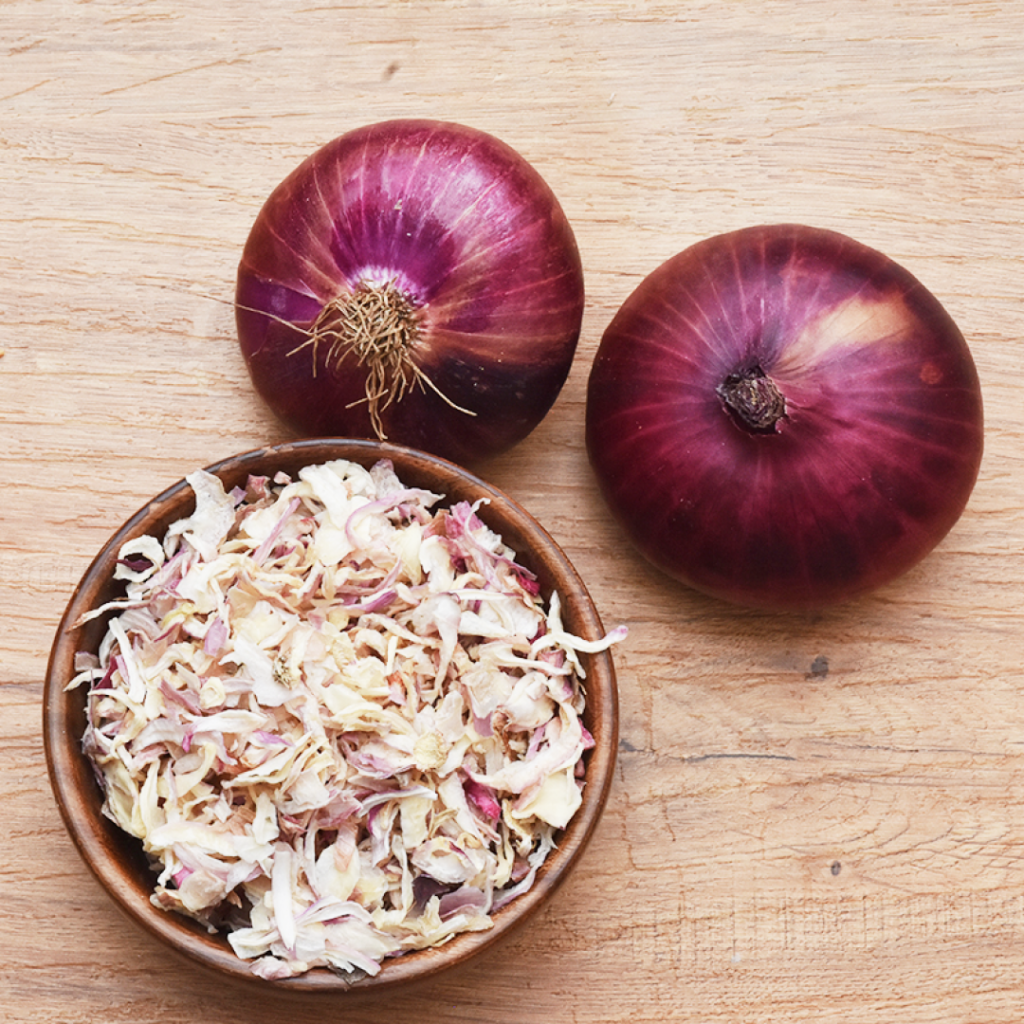 DEHYDRATED RED ONION KIBBLED